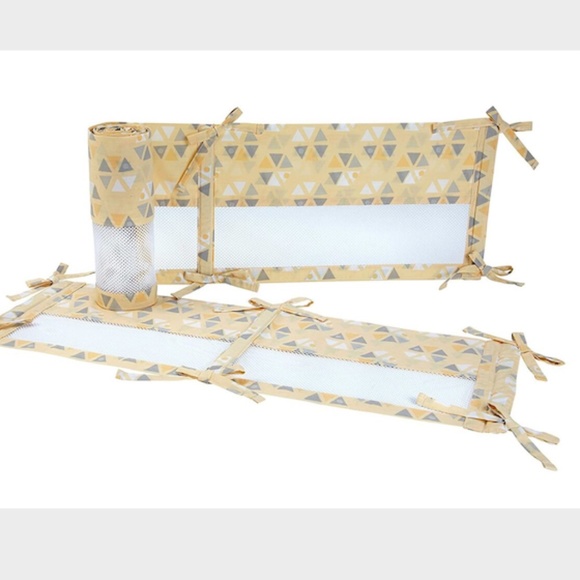 Little Love: Giraffe Time Yellow Crib Liner - Picture 1 of 1